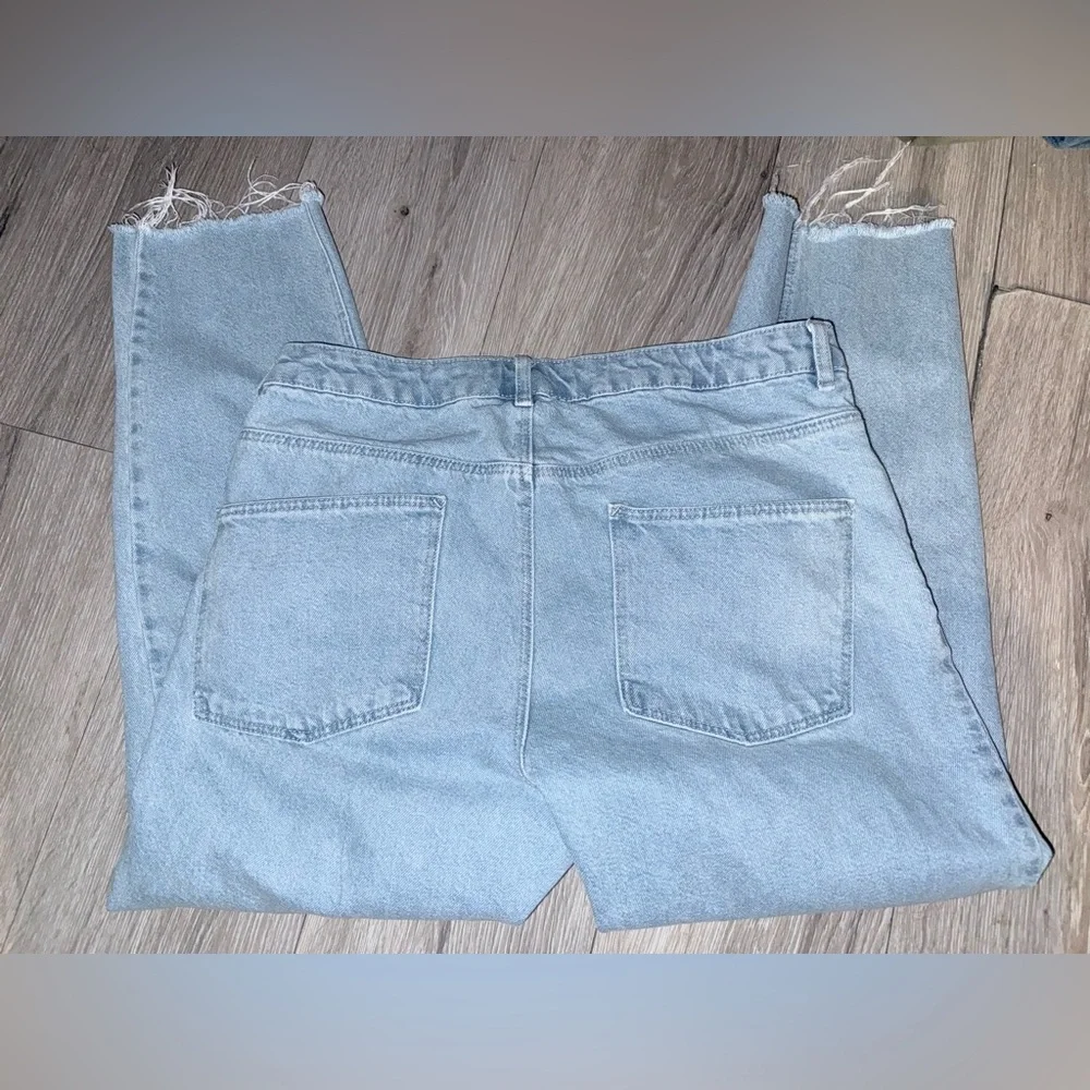ASOS design distressed Light Blue Denim Jeans - Picture 2 of 3